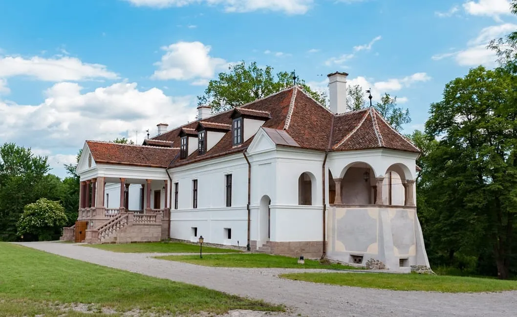 Miklósvár Castle and its grounds