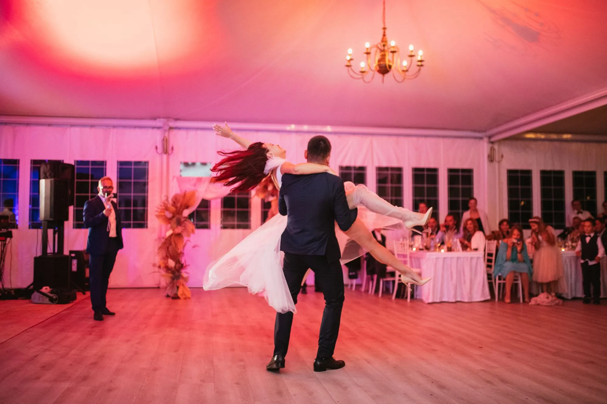 Guests dancing at a Miklósvár wedding