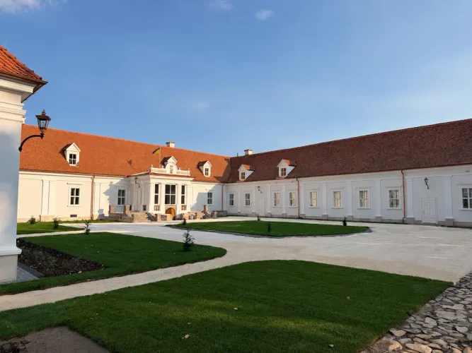 The courtyard of Kálnoky Castle in Kőröspatak in daylight