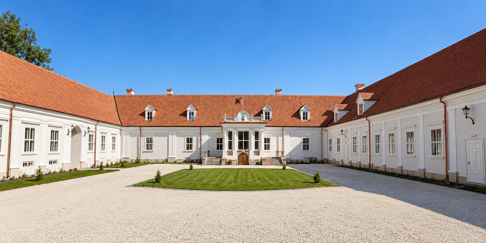 Kálnoky Castle courtyard